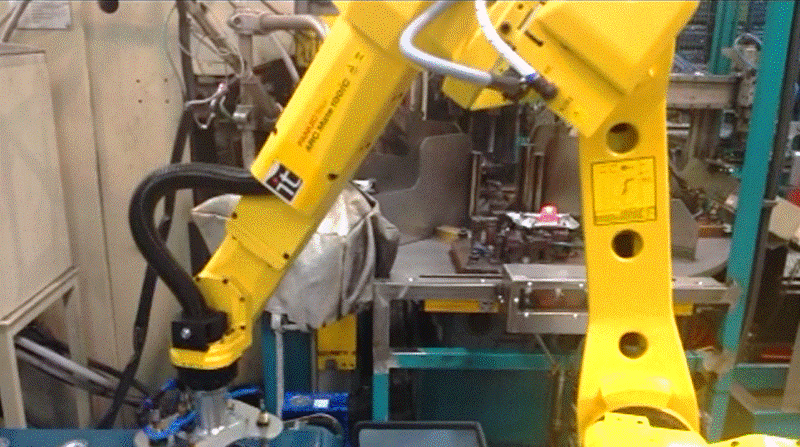 alimentacion-automatica-de-piezas-a-soldadora-de-componentes-con-robot-2