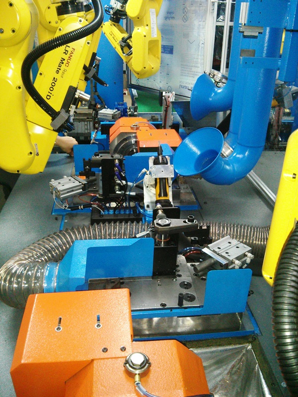 celula-robotizada-para-el-mecanizado-de-piezas-automocion