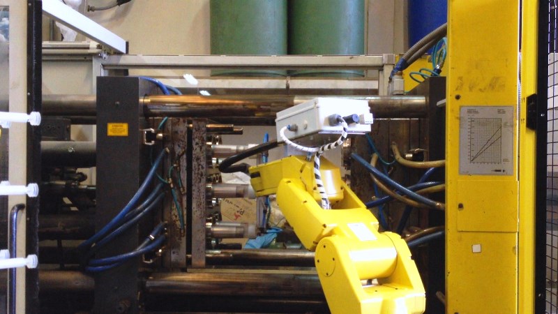 robotica-industrial-descarga-vasos-de-plastico-en-diferentes-tamanos-4