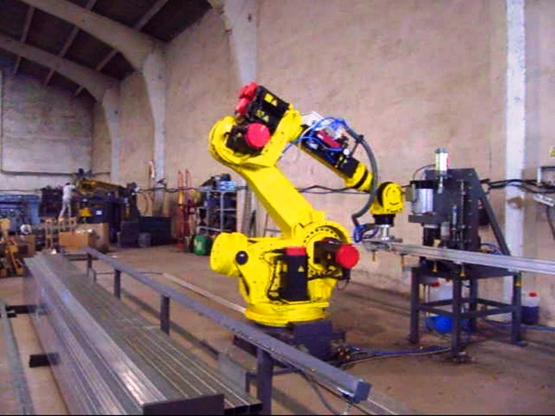 it-Robotics - Aplicaciones metal - Punzonado