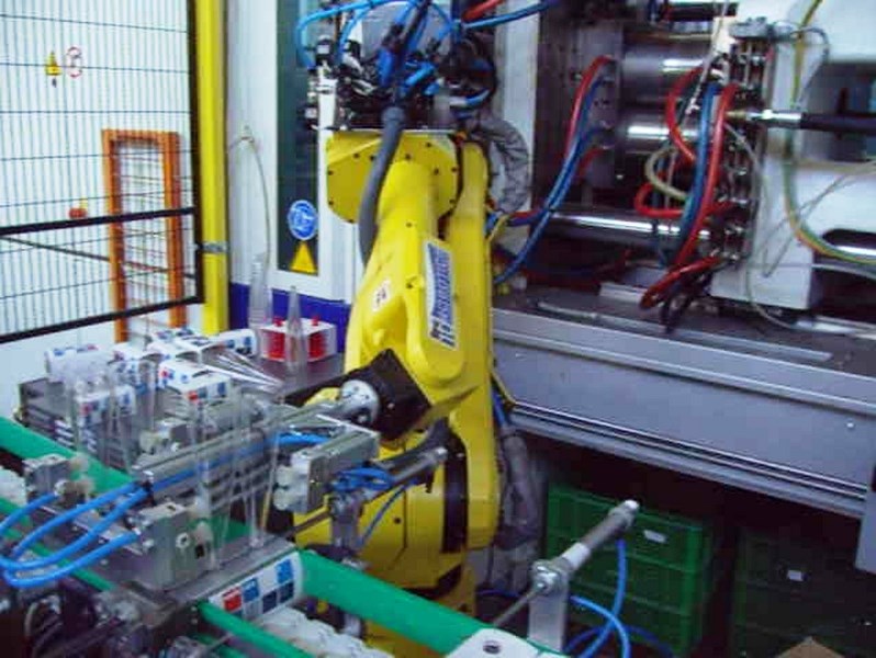 it-robotics-robotica-industrial-piezas-para-copas-de-plastico