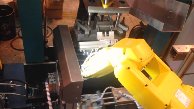 it-robotics - aplicaciones metal - perforado asas