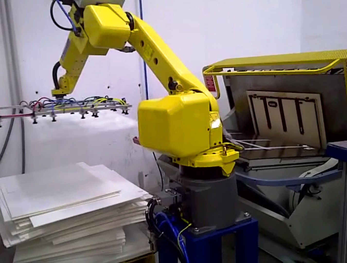 Alimentacion troqueladora en industria artes graficas - it Robotics