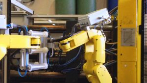 robotica-industrial-descarga-vasos-de-plastico-en-diferentes-tamanos-6