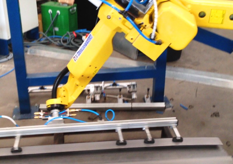 it-Robotics - Aplicaciones metal - Punzonado
