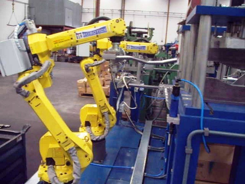 it-Robotics - Prensado y conformado de tubos
